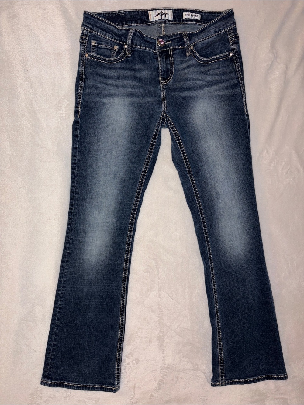 SZ 29 Daytrip Dark Blue “Lynx” Bootcut Jeans with Embroidered Pockets